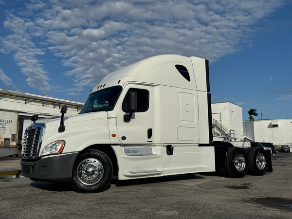 2016 Freightliner Cascadia Detroit DD15, 10 Speed,  New Tires, RUNS STRONG!