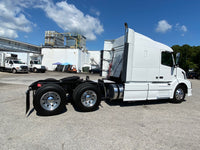 2015 Volvo VNL630  LOW MILES 470K - MINT, One owner truck