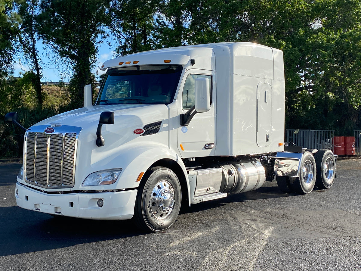 2015 Peterbilt 579 AUTOMATIC, ONLY 573K MILES,Double Bunk, Inverter, V ...