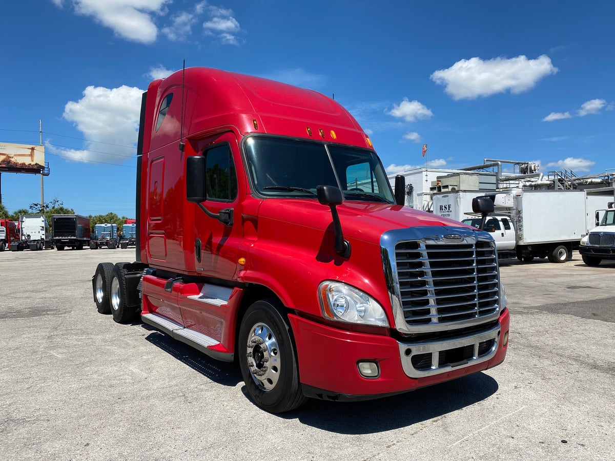 2012 Freightliner Cascadia 125, Cummins ISX, AUTO, APU, Inverter, 568k ...