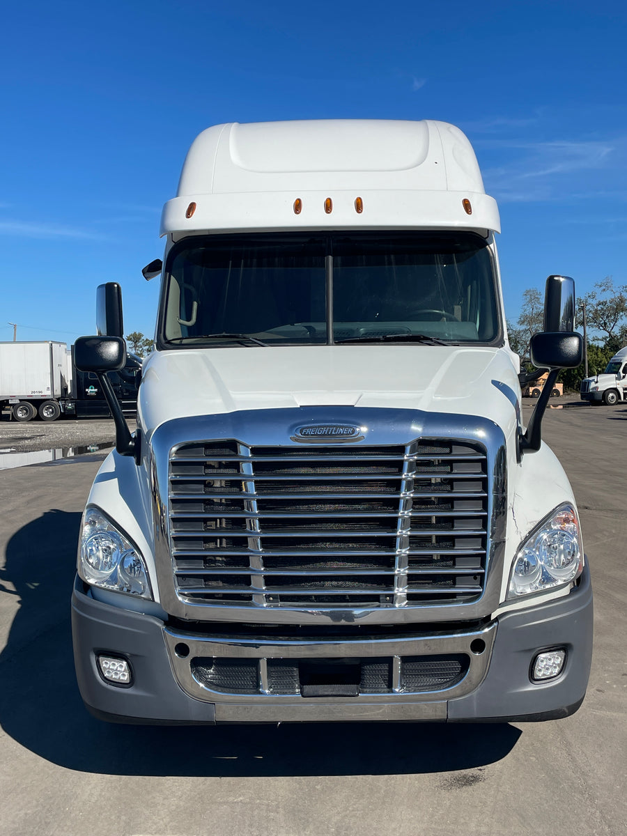 2017 FRHT CASCADIA, DETROIT DD15, NEW TRANSMISSION, 10SPD, APU ...